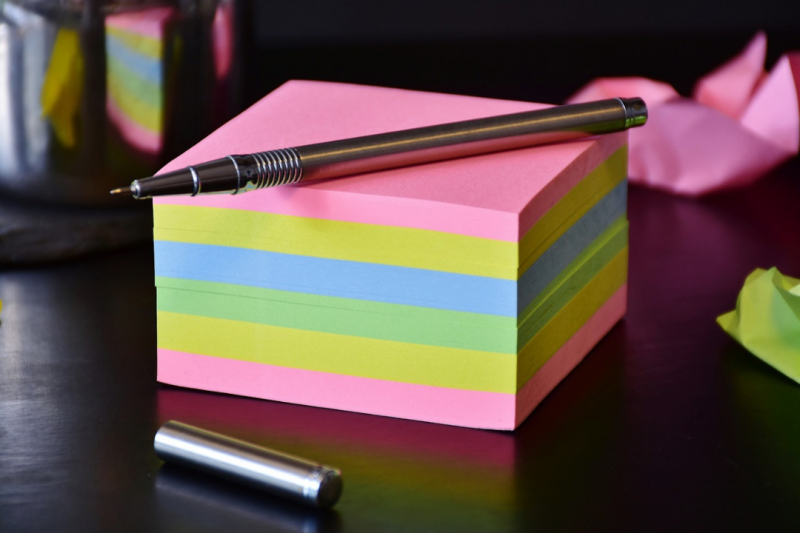Etiquetas Coloridas Adesivas: Organize com Estilo